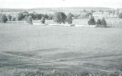 Sportplatz_b_w_2