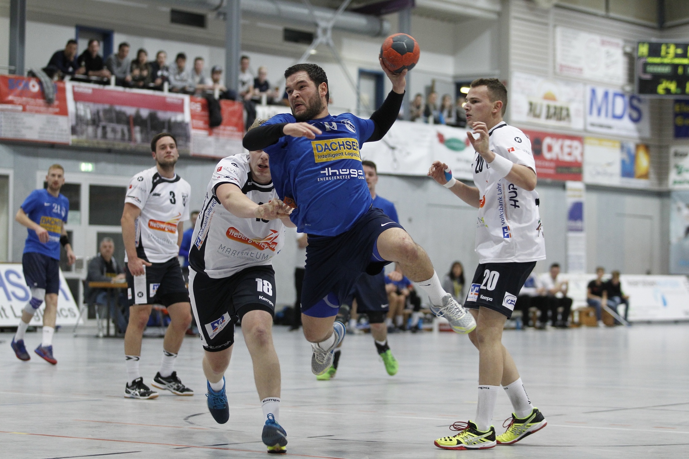 TuSSteisslingen_Ottenheim 031216 beim Spiel in der Südbadenliga zwischen dem TuS Steißlingen und de TuS Ottenheim in der Mindlestalhalle in Steißlingen
Im Bild:
Fabian Maier TuS Steisslingen